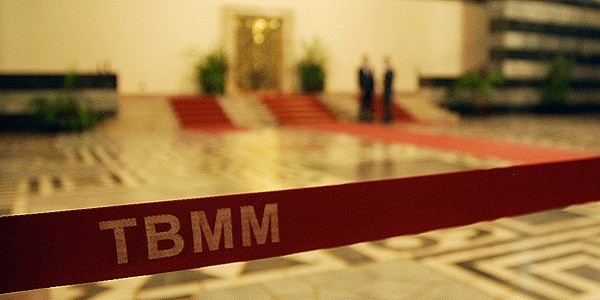 'TBMM giriş kartlarına sınırlama gerekli'