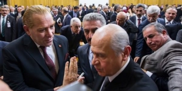 Atatürk 'Selfie'si Bahçeli'yi bezdirdi