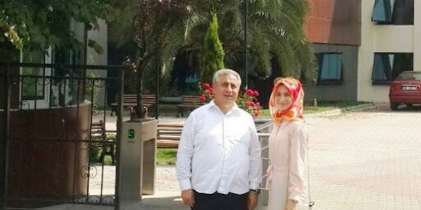 Baba kız aynı üniversitede okuyor