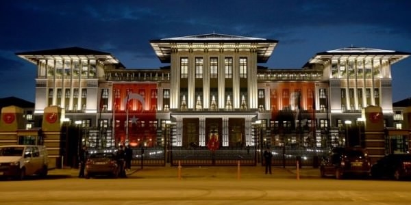 'Saray sözcü'sü ilk kez basın toplantısı düzenledi