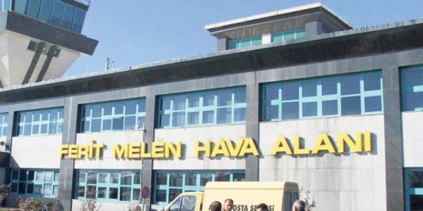 Van'da uçak seferlerine kar engeli
