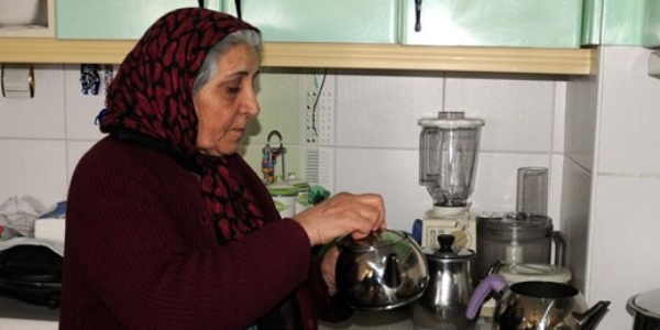 'Çay demle, elini öpeceğiz' diyerek dolandırıyorlar