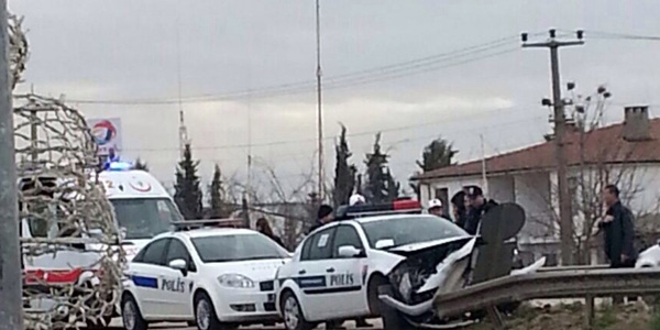 Hırsız kovalayan 2 polis kazada yaralandı