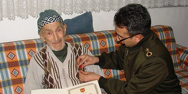 Babasının madalyasına 46 yıl sonra kavuştu