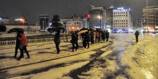 Taksim beyaza büründü