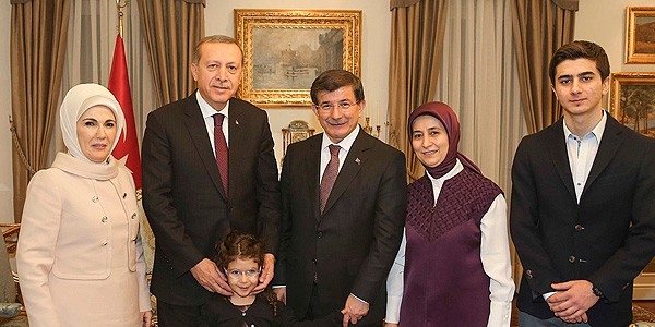 Erdoğan çiftinden Davutoğlu ailesine ziyaret