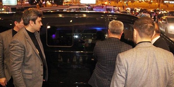 Kılıçdaroğlu minibüste kilitli kaldı