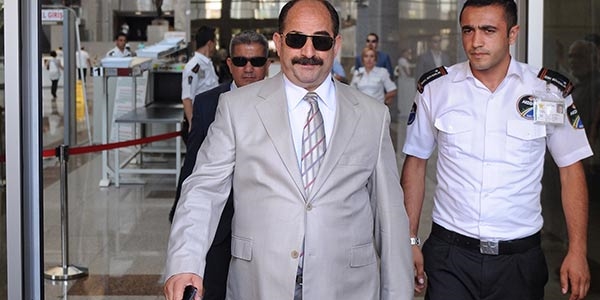 17 Aralık'ta polisler eşofmanla evrak kaçırdı