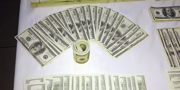 AVM'de 11 milyon sahte dolar ele geçirildi