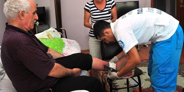 500 bin kişi evde sağlık hizmeti alıyor