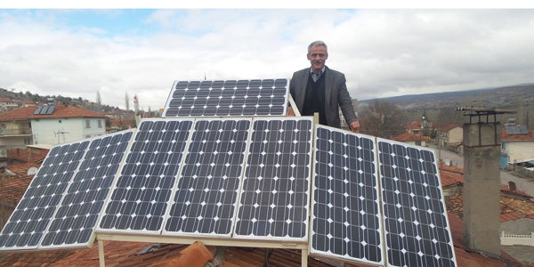Öğretmen kendi elektriğini kendisi üretiyor