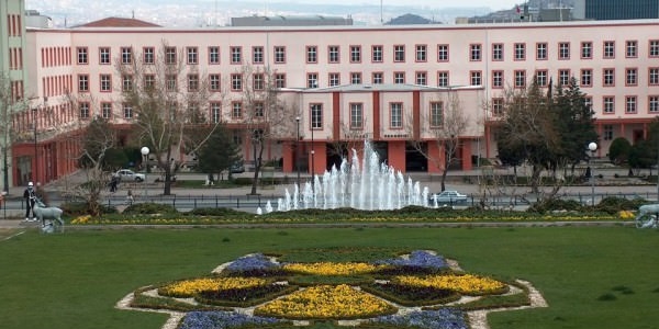 Astsubaylar parti kurdu