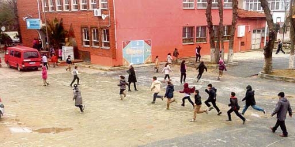 600 öğrenci çürük okulda dersbaşı yaptı