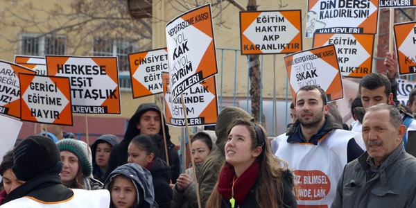 Eğitim-Sen, iş bırakma eylemi yapıyor...