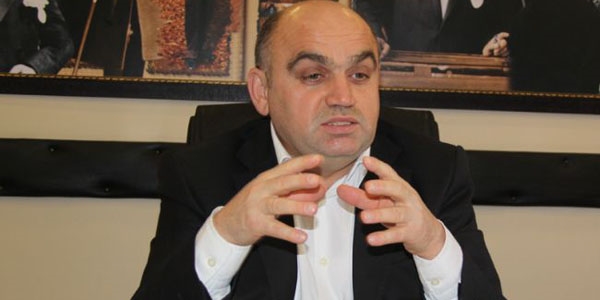 Belediye Başkanı avda kendini vurdu