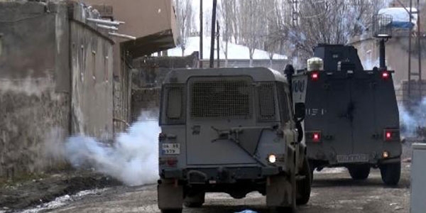 Doğubayazıt'ta polise ses bombalı saldırı