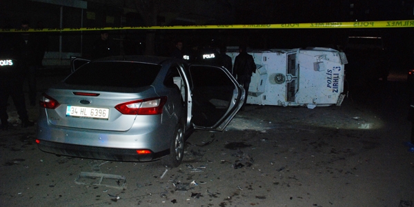 Polis aracı devrildi: 3 yaralı