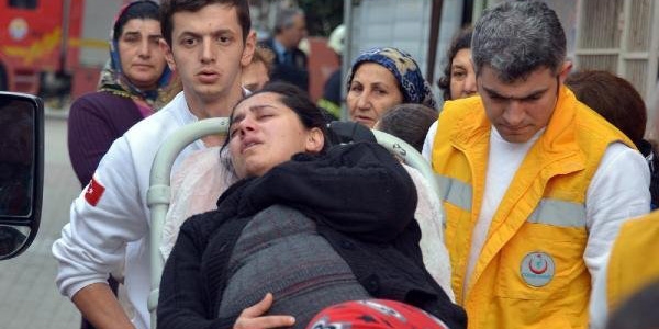 �arj cihaz� patlad�, ev k�le d�nd�