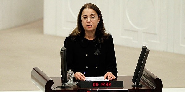 Kad�na �iddete kar�� elektronik bileklik