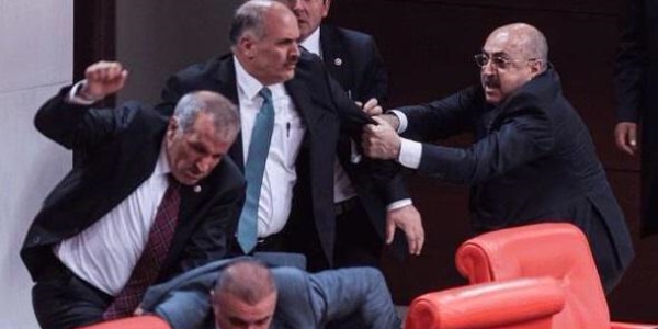 CHP ve HDP, Mecliste'ki kavgay anlatt