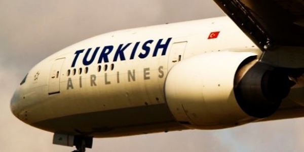 THY uçağı toprağa saplandı