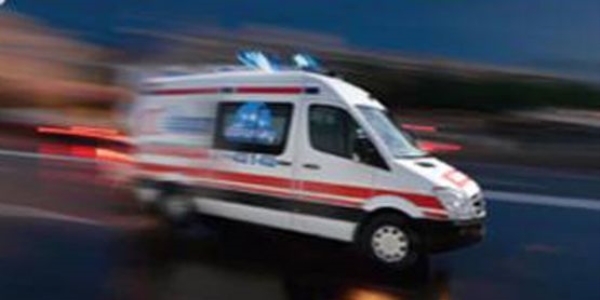 Ambulans devrildi: 4 yaral