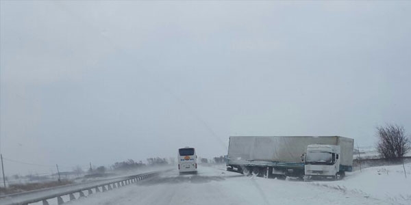 Bursa-İzmir yolu ulaşıma kapandı