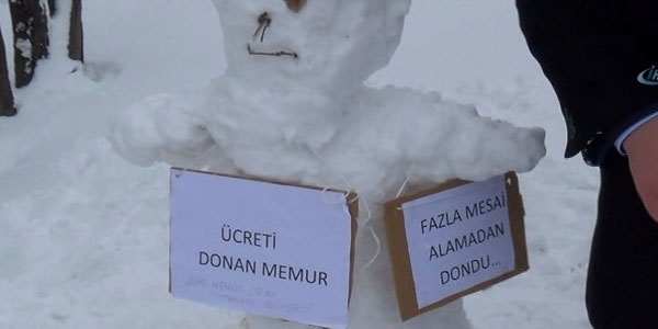 Adliye personelinden kardan adamlı mesaj