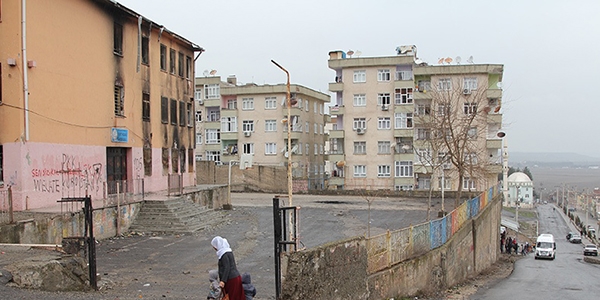 Yakılan okul yapılamadı, 300 öğrenci okulu bıraktı!