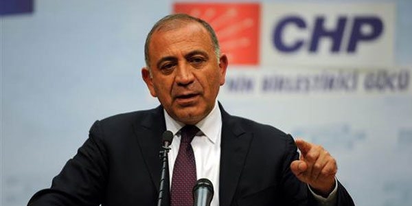CHP'li Tekin: İlk işimiz gazetelere el koymak olacak
