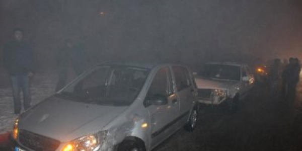 Bursa - Mudanya karayolunda 100 araç birbirine girdi