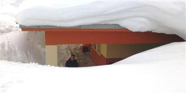 Bitlis'te kar kalınlığı 145 santimetreye ulaştı