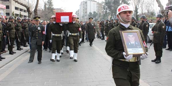 Üsteğmen Burak İz toprağa verildi