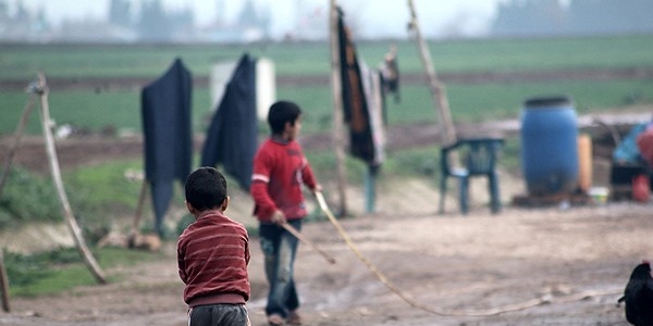 Tarm iilerinin ocuklar okul zlemi ekiyor