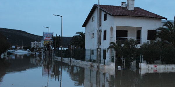 �zmir'de son 24 saatte ya��� rekoru k�r�ld�