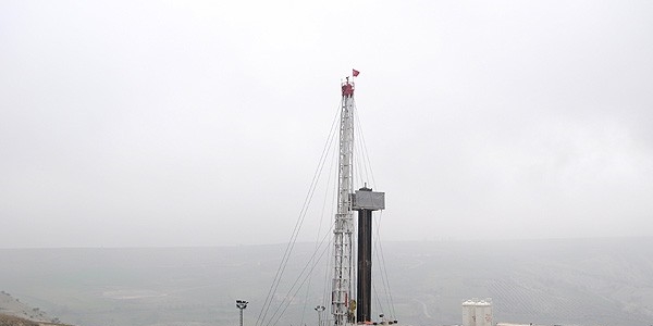 Üç vardiya petrol aranacak