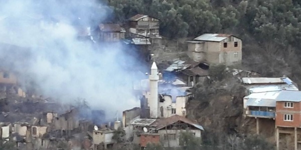 Bir köy kül oldu!