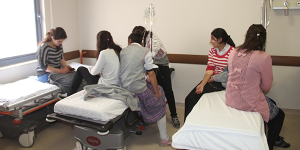 25 k�z ��renci g�dadan zehirlendi!