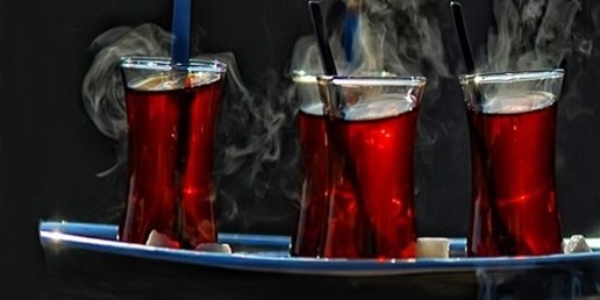 Kemikler için günde 20 bardak siyah çay