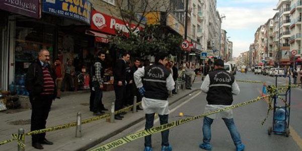 Polis, kendini bıçaklayan zanlıyı vurdu