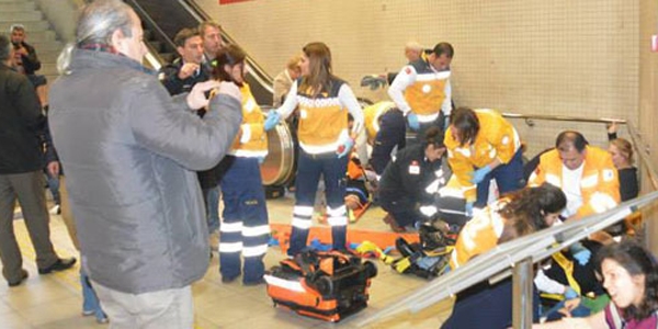 Metro'da merdiven kazası: 14 yaralı
