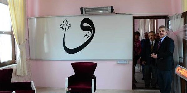 İlk kez bir üniversitede Dini Rehberlik Bürosu açıldı