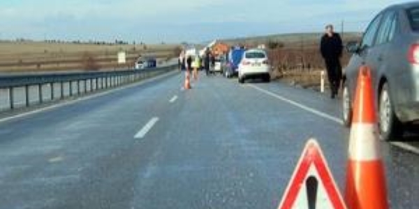 Taksi, kiralk ara ve otobse arpan yand!