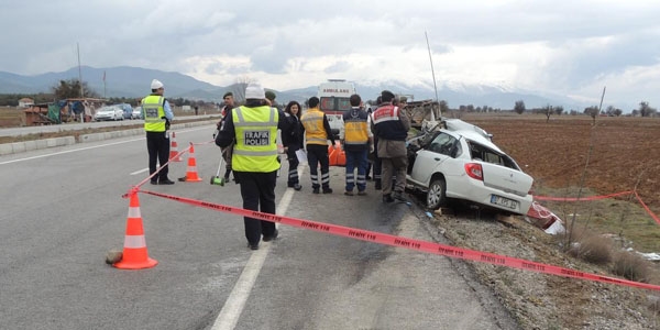 Denizli'de trafik kazas: 2 l 2 yaral
