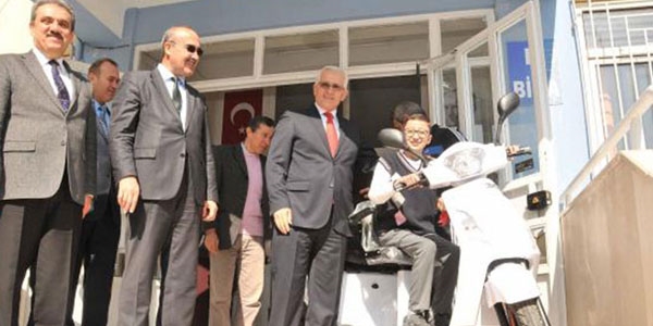 Yürüme güçlüğü çeken öğrenciye en güzel hediye