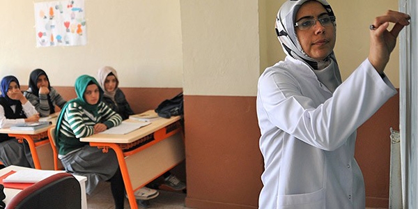 28 �ubat ma�duru 798 ��retmen g�reve ba�lad�