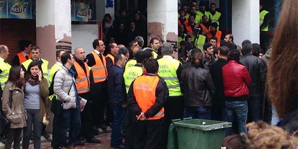 İzmir'de 21 öğrenciye gözaltı