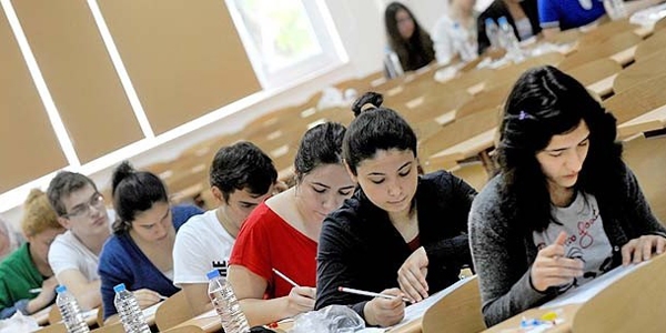 �niversite hayali kuran ��rencilere s�nav uyar�s�