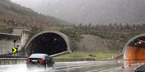 Bolu Dağı'nda kar yağışı