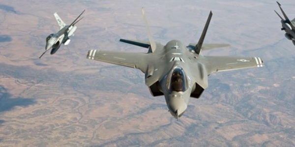Düşünce gücüyle F-35 uçurdu